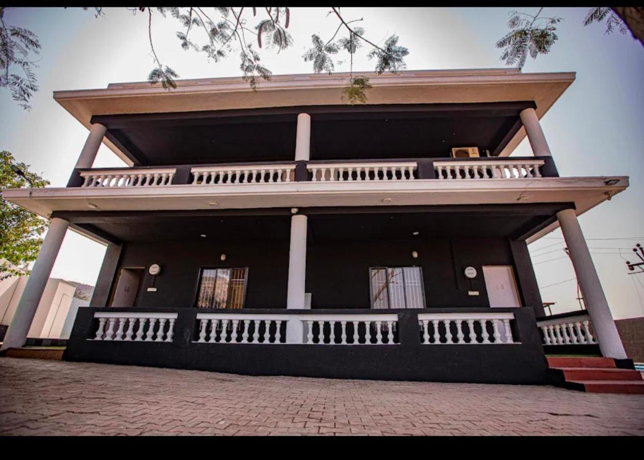 Empyrean Ll 3bhk Ll Black Horse Ll Ac Ll Private Pool Ll Wifi Ii Lux Ll Villa
