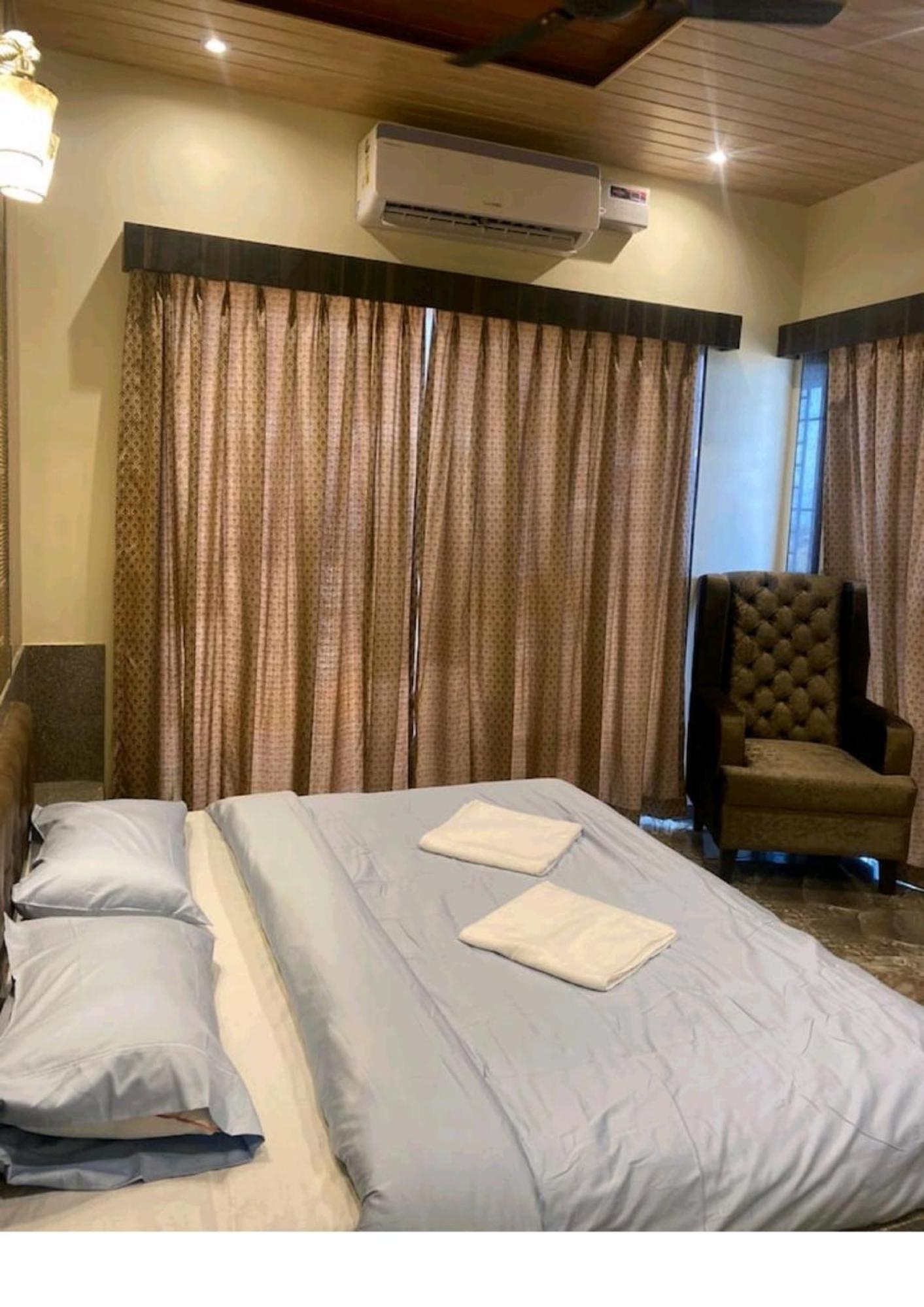 Villa 5bhk Pvt Pool/turf Lonavala