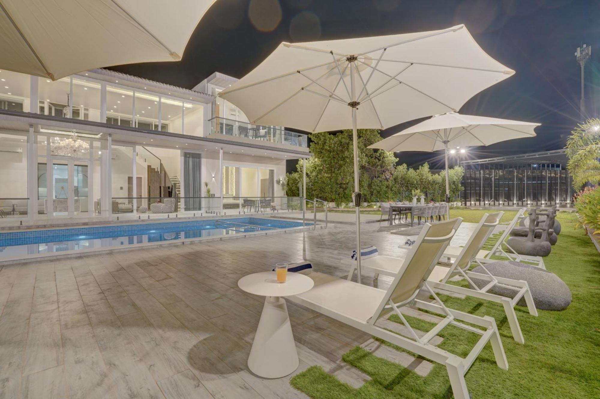 Elivaas Meraki - Luxe 6 Bhk Glass With Private Pool, Balcony, Garden & Gazebo Villa *