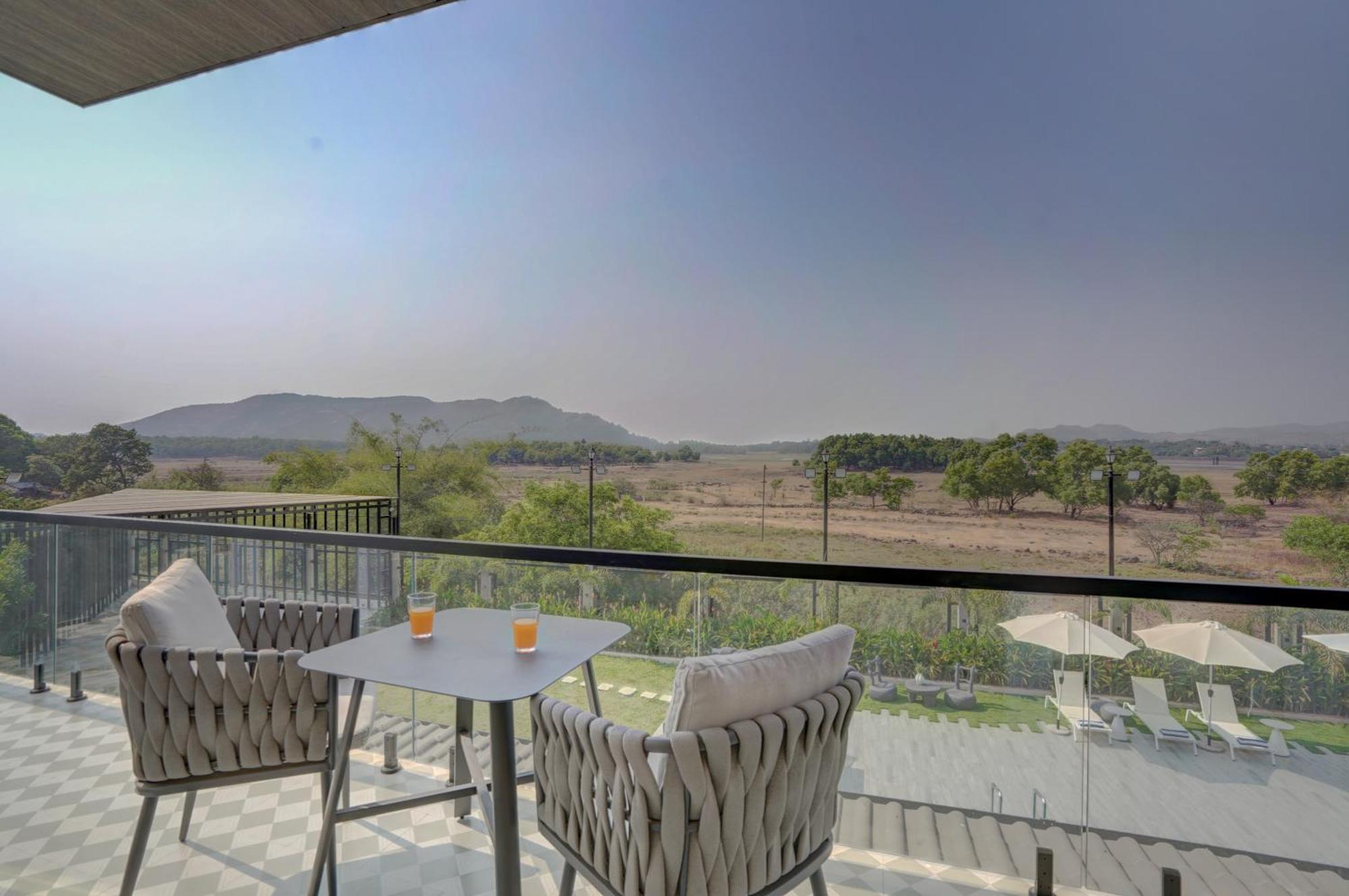 Villa Elivaas Meraki - Luxe 6 Bhk Glass With Private Pool, Balcony, Garden & Gazebo *