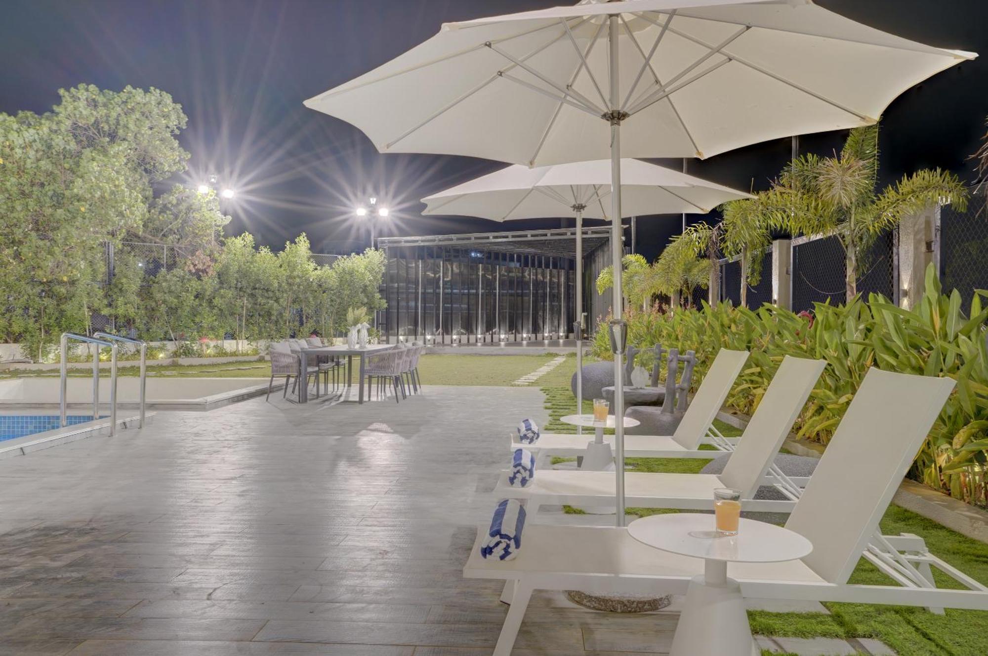 Elivaas Meraki - Luxe 6 Bhk Glass With Private Pool, Balcony, Garden & Gazebo
