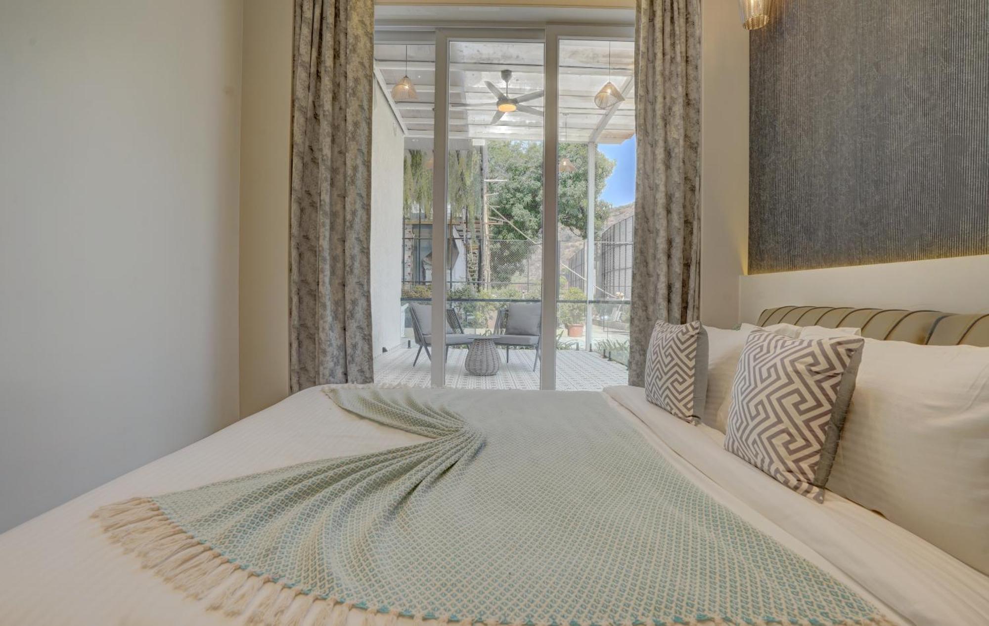 Villa Elivaas Meraki - Luxe 6 Bhk Glass With Private Pool, Balcony, Garden & Gazebo
