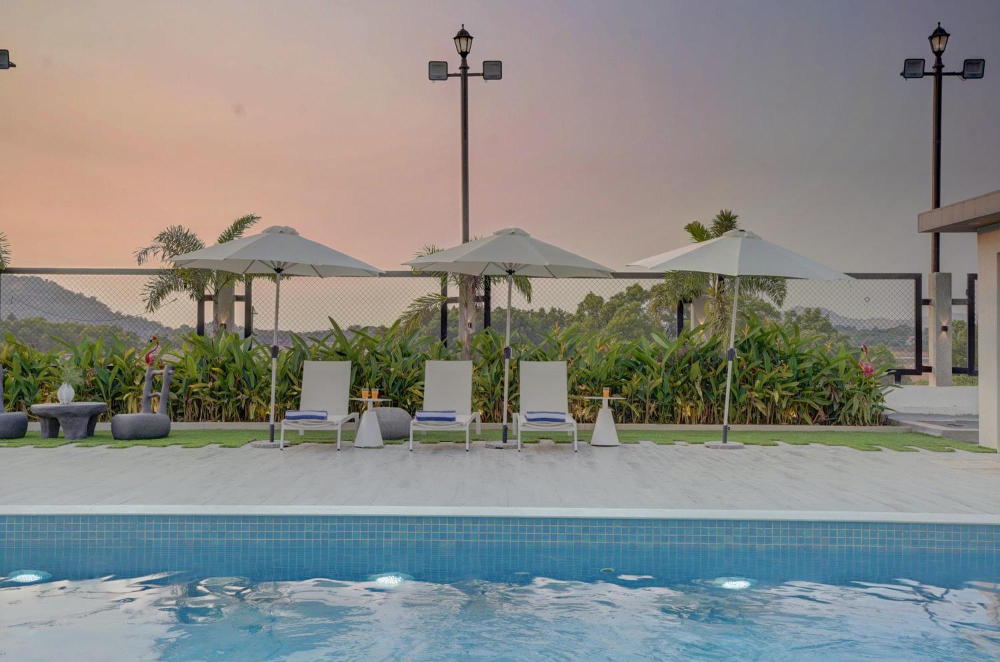 Villa Elivaas Meraki - Luxe 6 Bhk Glass With Private Pool, Balcony, Garden & Gazebo