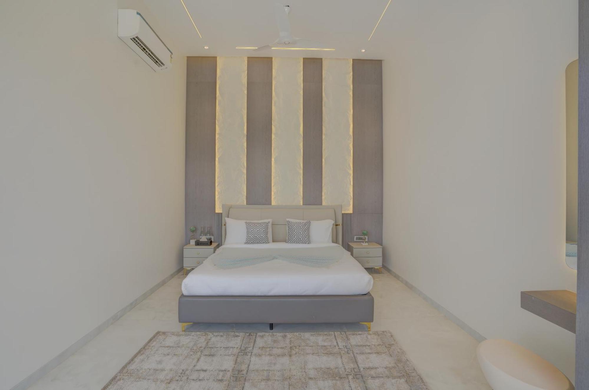 Elivaas Meraki - Luxe 6 Bhk Glass With Private Pool, Balcony, Garden & Gazebo Villa *