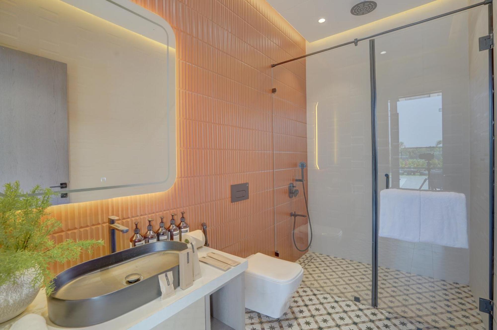 Villa Elivaas Meraki - Luxe 6 Bhk Glass With Private Pool, Balcony, Garden & Gazebo *