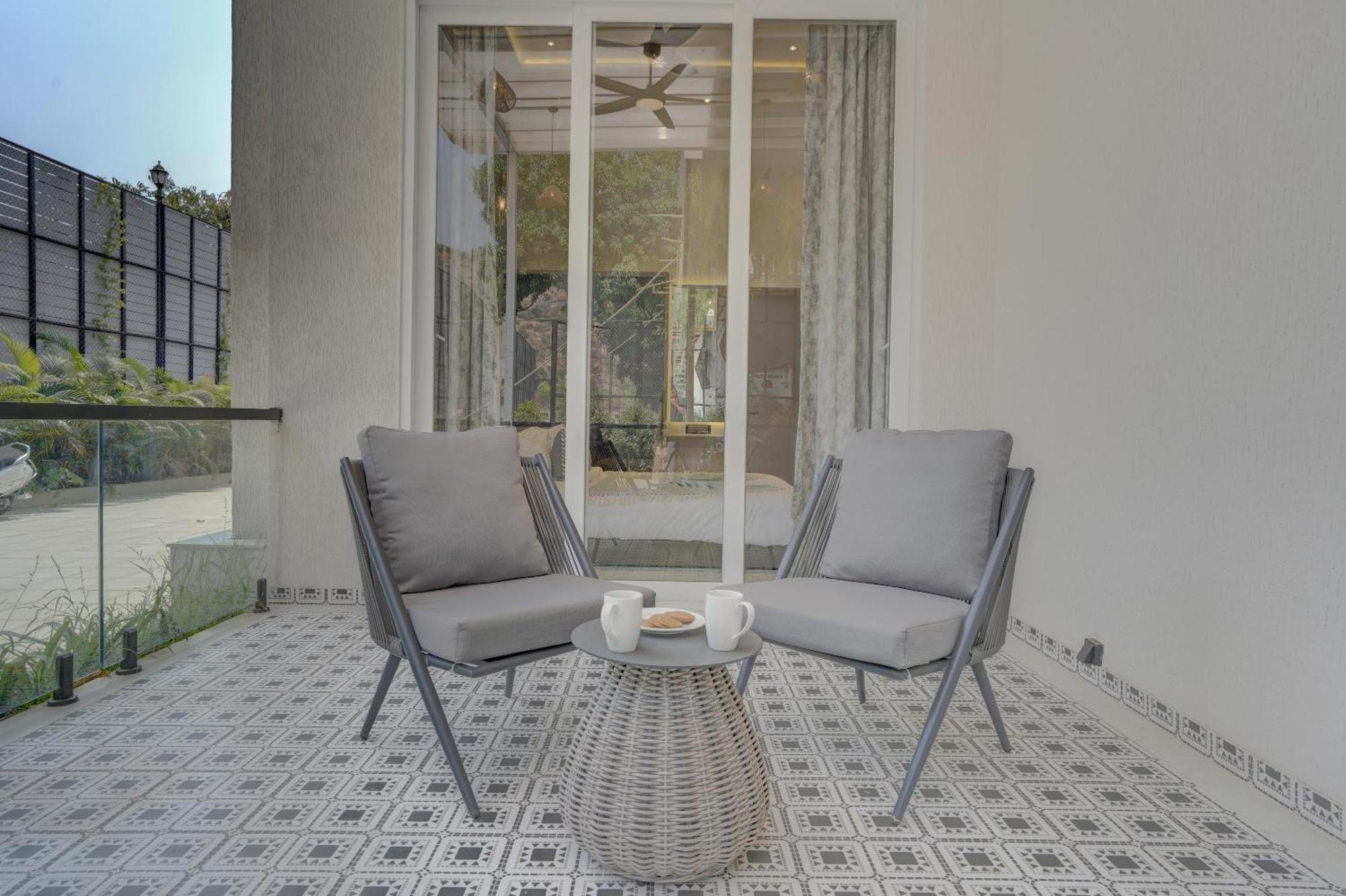 Villa Elivaas Meraki - Luxe 6 Bhk Glass With Private Pool, Balcony, Garden & Gazebo
