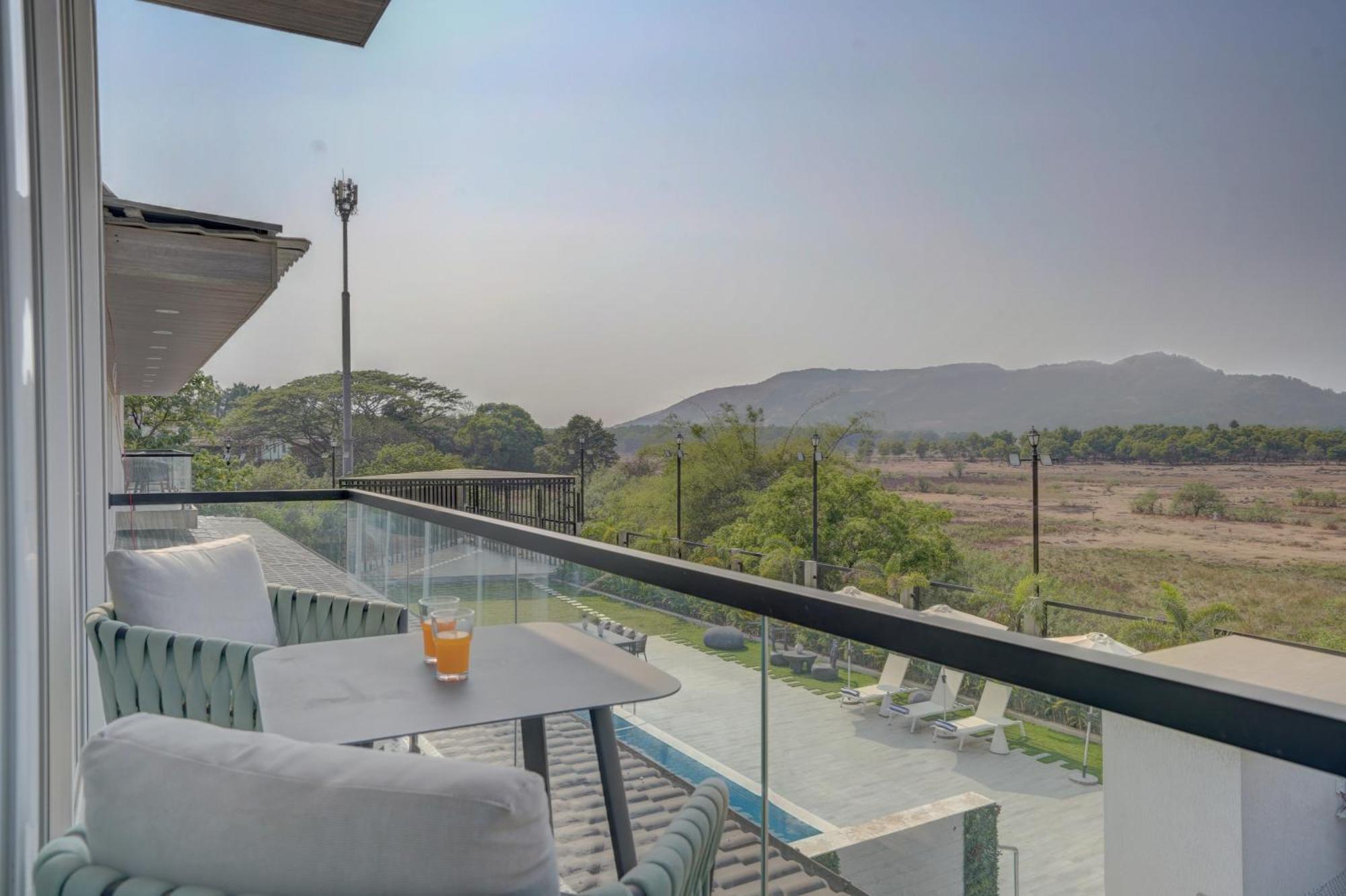 Villa Elivaas Meraki - Luxe 6 Bhk Glass With Private Pool, Balcony, Garden & Gazebo *