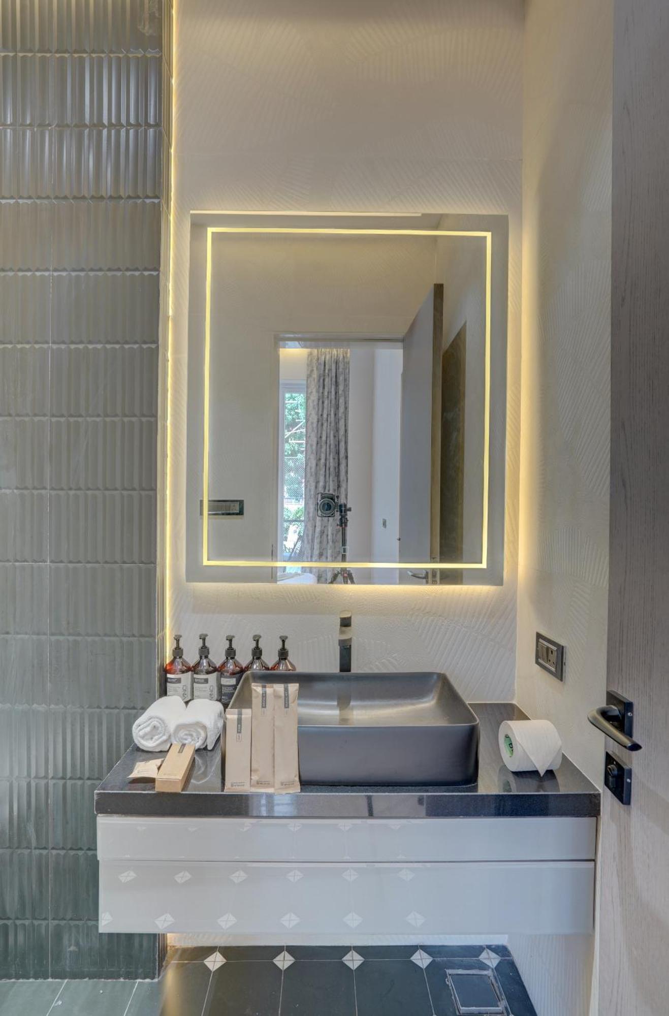 Villa Elivaas Meraki - Luxe 6 Bhk Glass With Private Pool, Balcony, Garden & Gazebo Lonavala