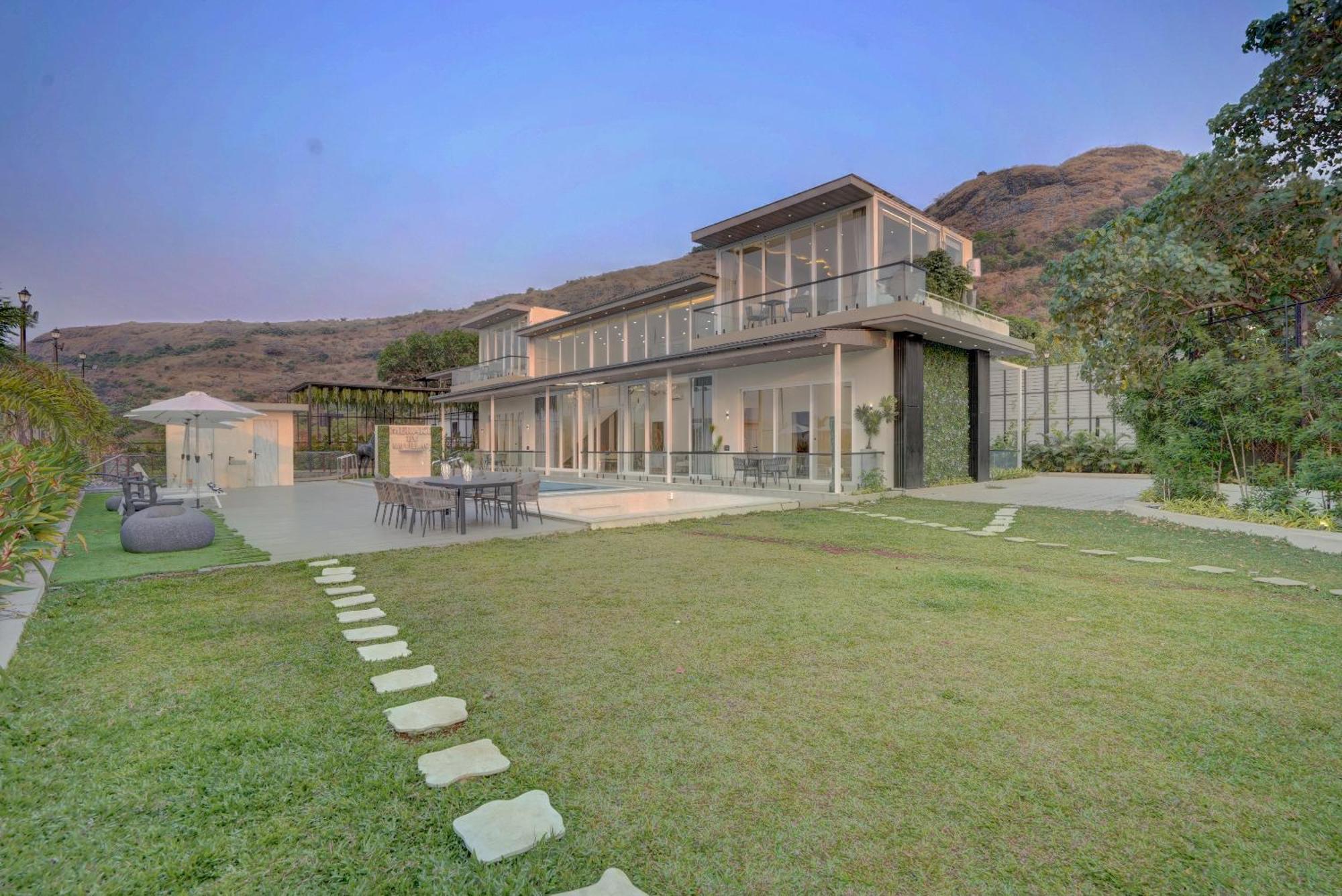 Elivaas Meraki - Luxe 6 Bhk Glass With Private Pool, Balcony, Garden & Gazebo Lonavala