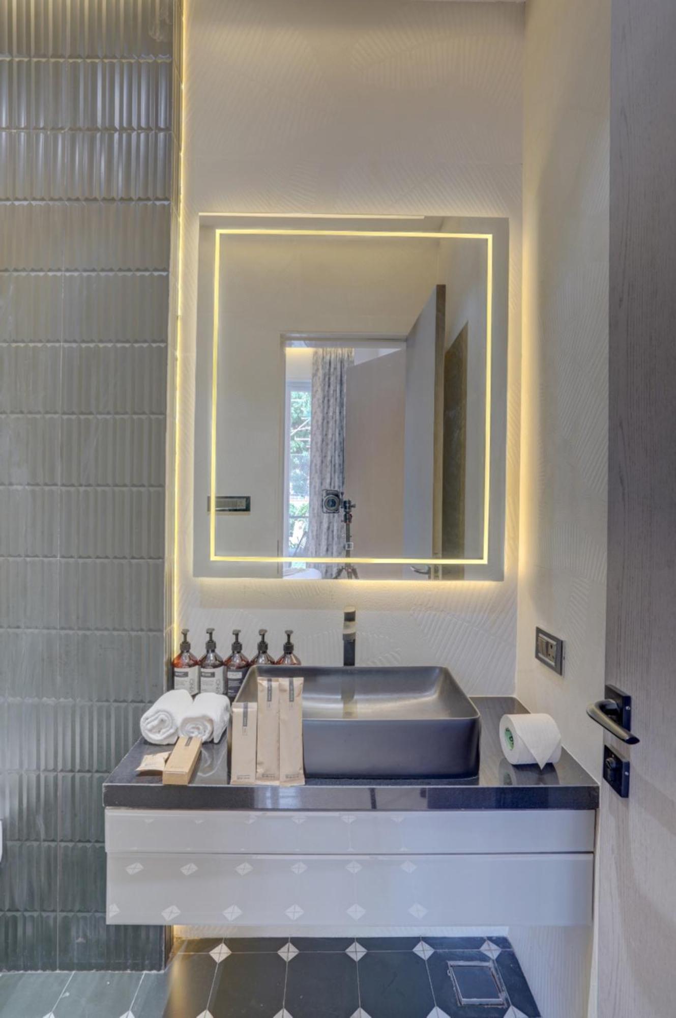 Elivaas Meraki - Luxe 6 Bhk Glass With Private Pool, Balcony, Garden & Gazebo Villa *