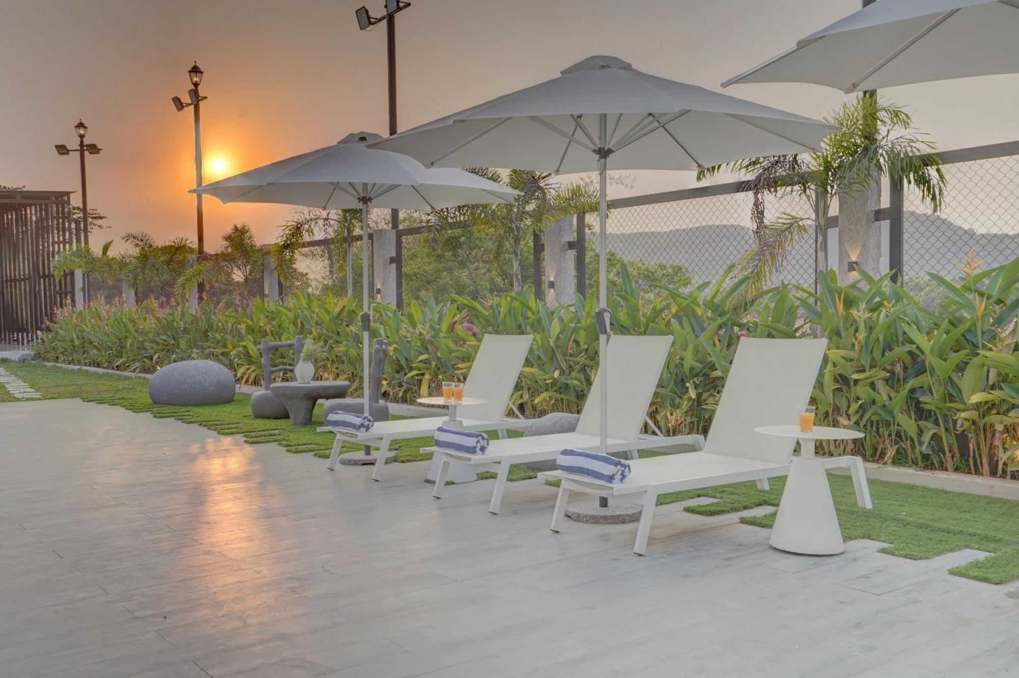 Elivaas Meraki - Luxe 6 Bhk Glass With Private Pool, Balcony, Garden & Gazebo Lonavala