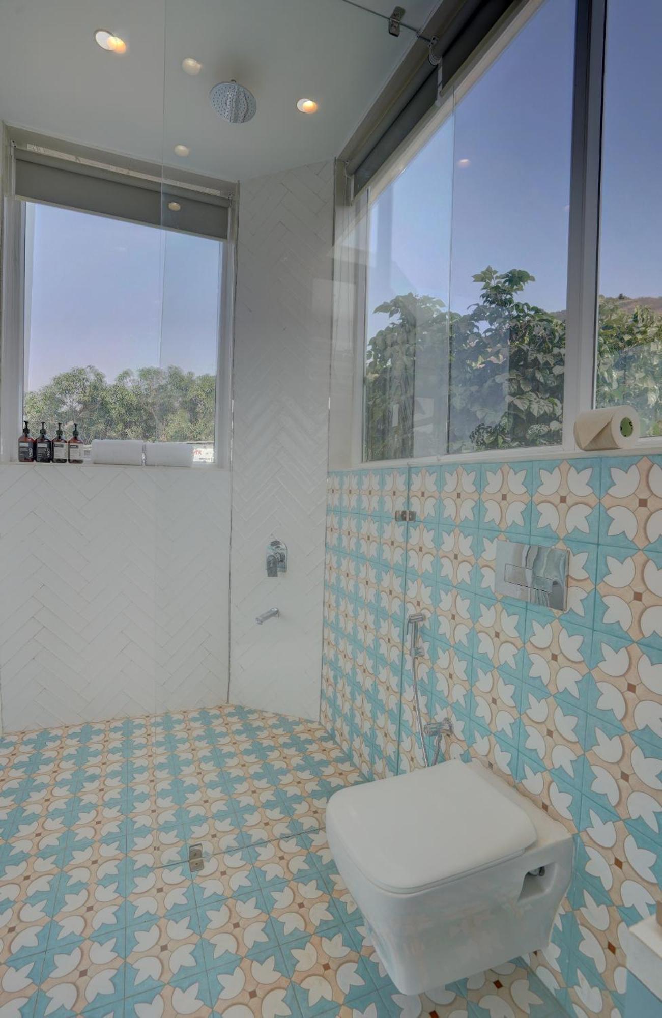 Elivaas Meraki - Luxe 6 Bhk Glass With Private Pool, Balcony, Garden & Gazebo Villa Lonavala