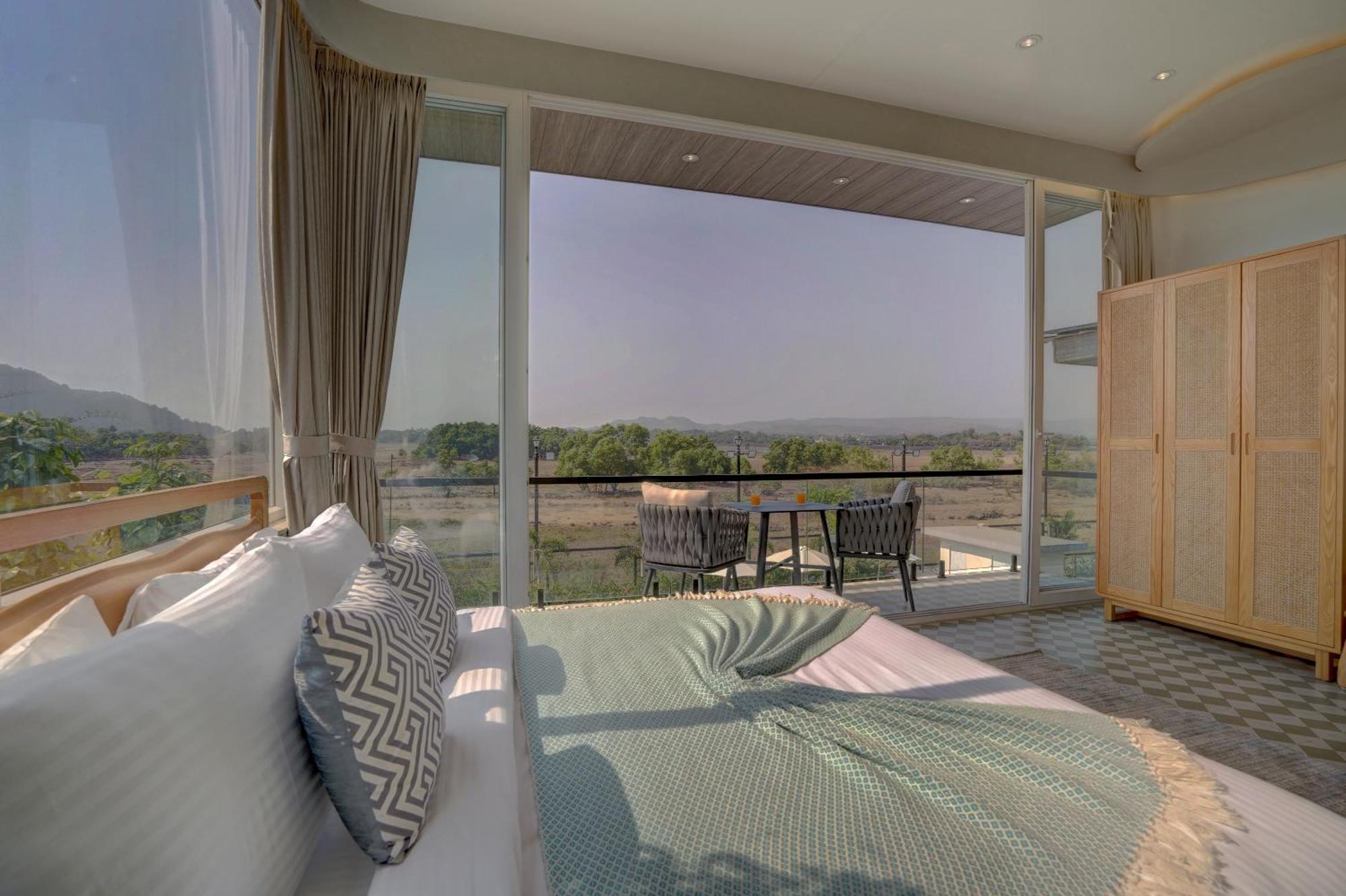 Elivaas Meraki - Luxe 6 Bhk Glass With Private Pool, Balcony, Garden & Gazebo Villa *