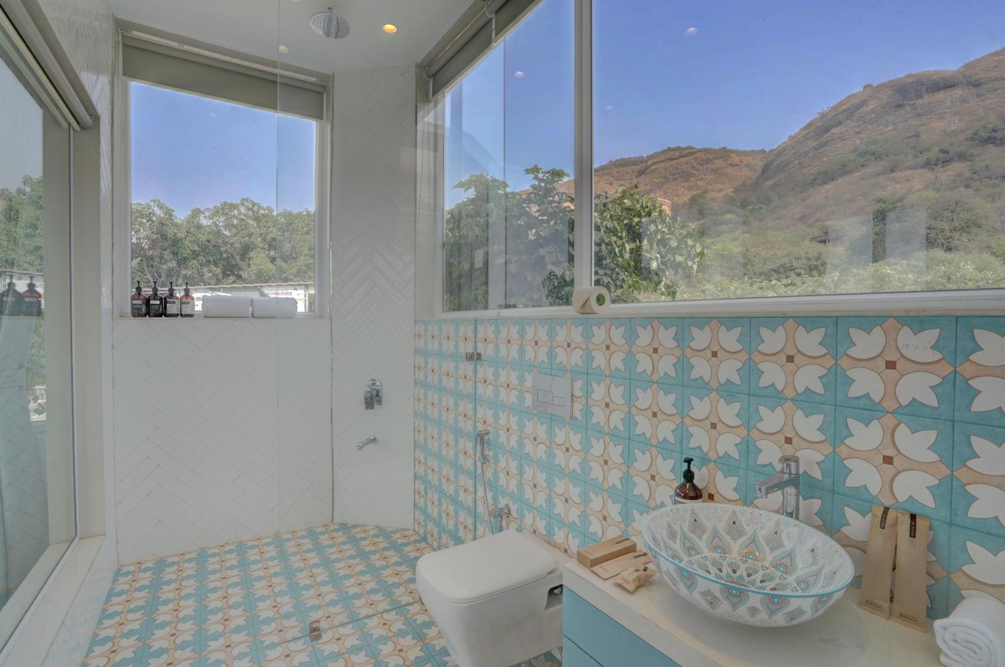 Elivaas Meraki - Luxe 6 Bhk Glass With Private Pool, Balcony, Garden & Gazebo Lonavala