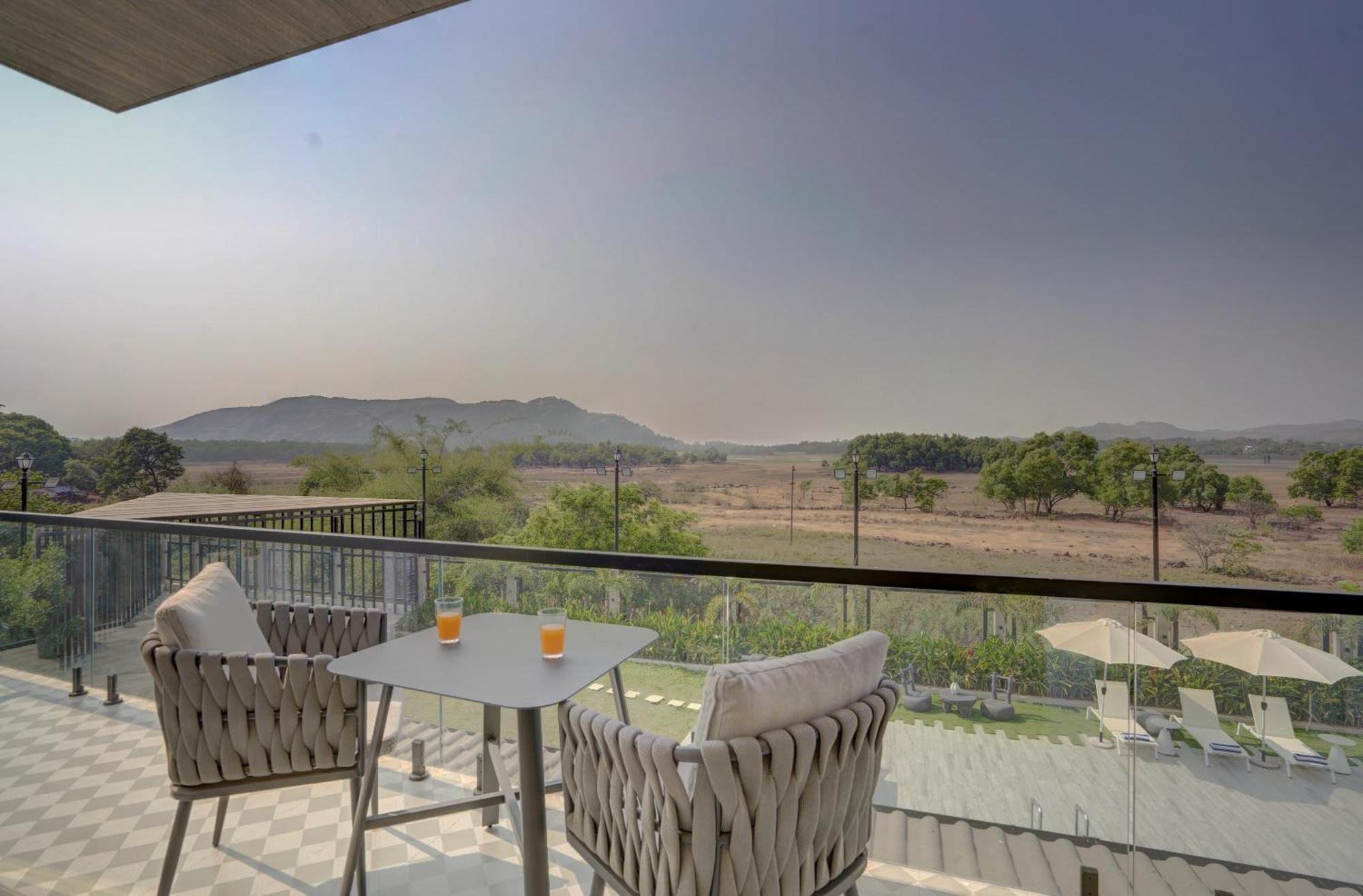Elivaas Meraki - Luxe 6 Bhk Glass With Private Pool, Balcony, Garden & Gazebo Villa Lonavala