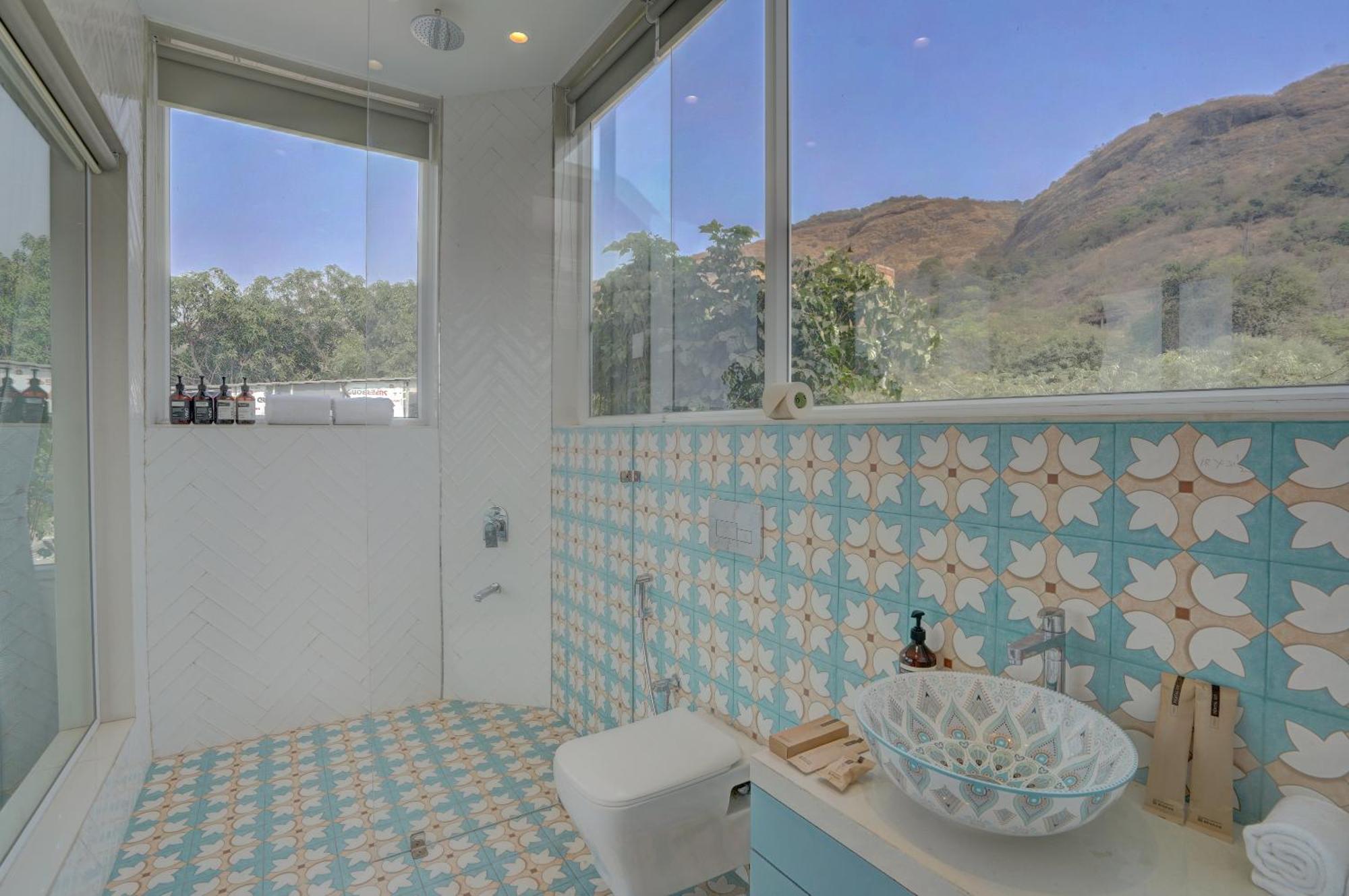 Elivaas Meraki - Luxe 6 Bhk Glass With Private Pool, Balcony, Garden & Gazebo Lonavala