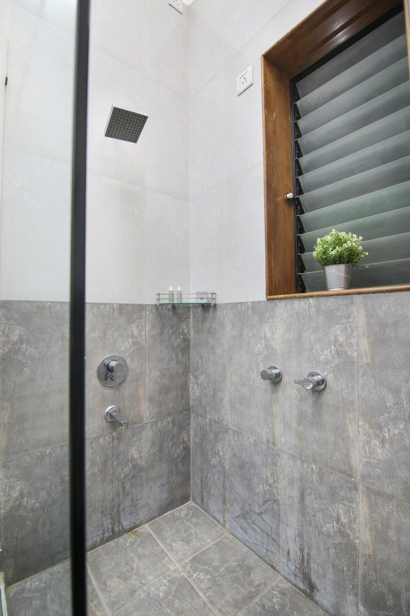 Akbar Spacious 4bhk Grand Pool At Tranqvillas * Lonavala