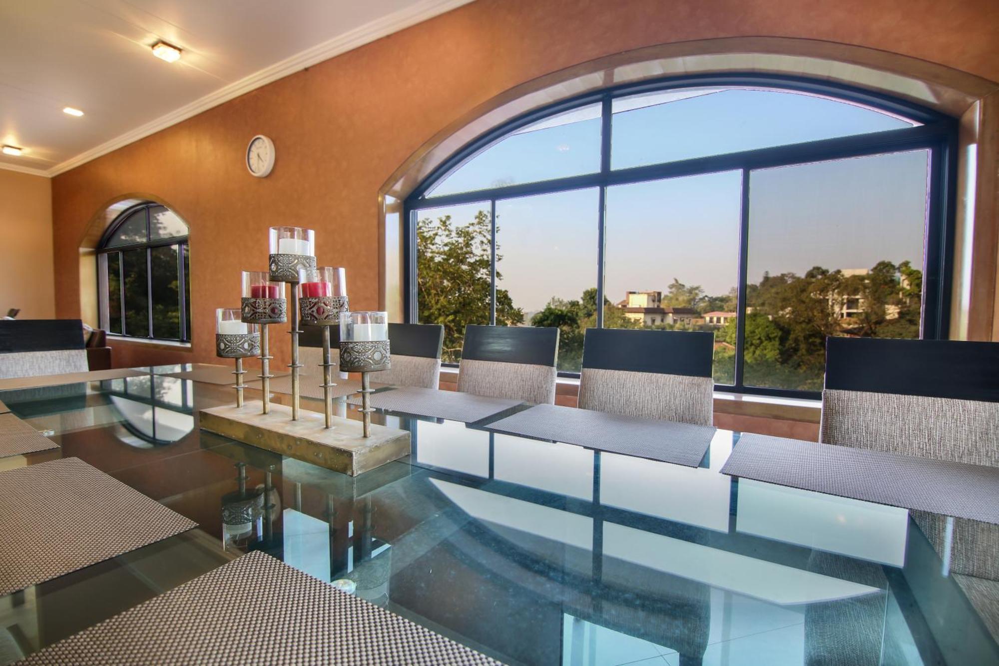 Akbar Spacious 4bhk Grand Pool At Tranqvillas * Lonavala