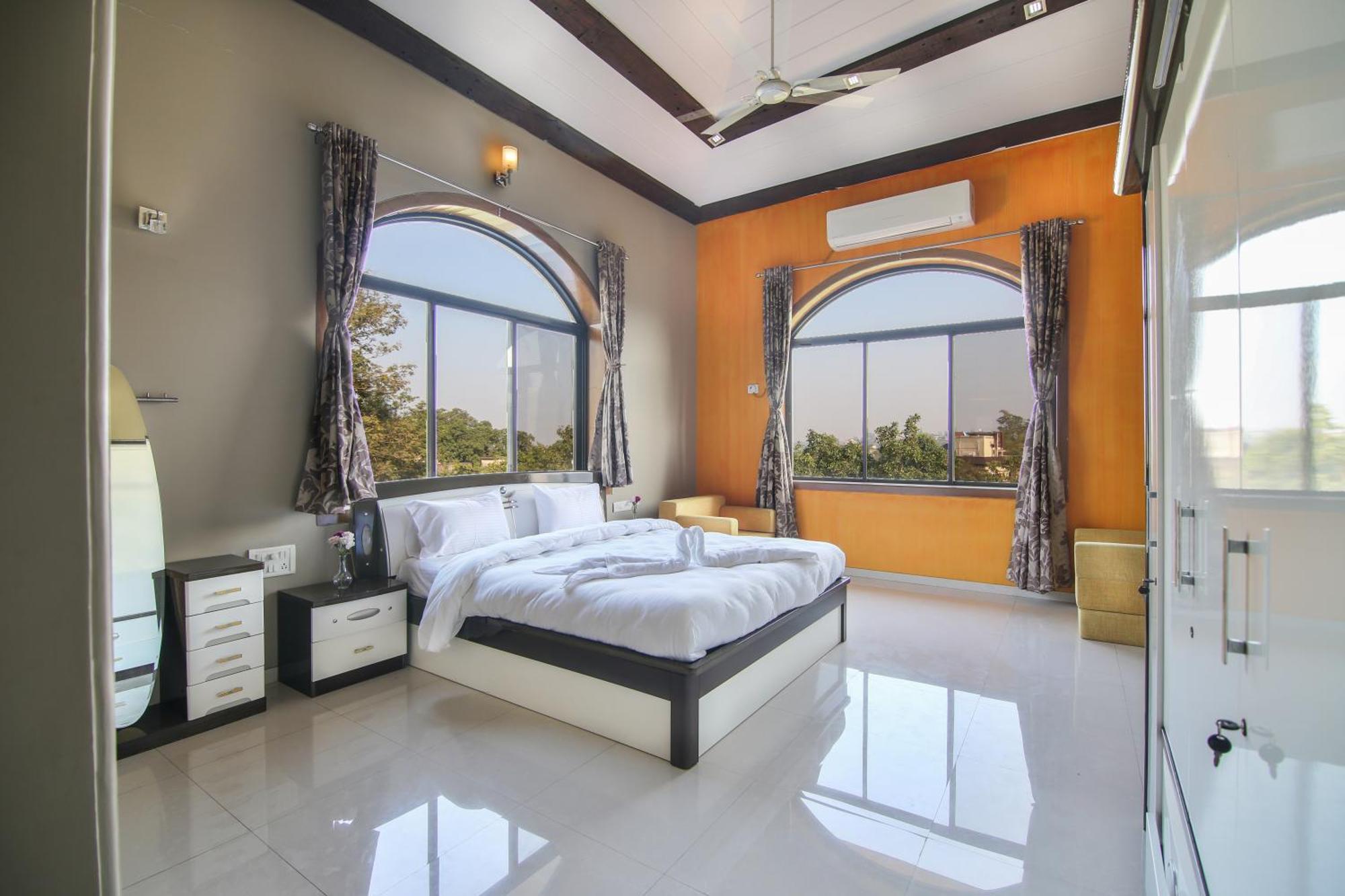 Villa Akbar Spacious 4bhk Grand Pool At Tranqvillas *