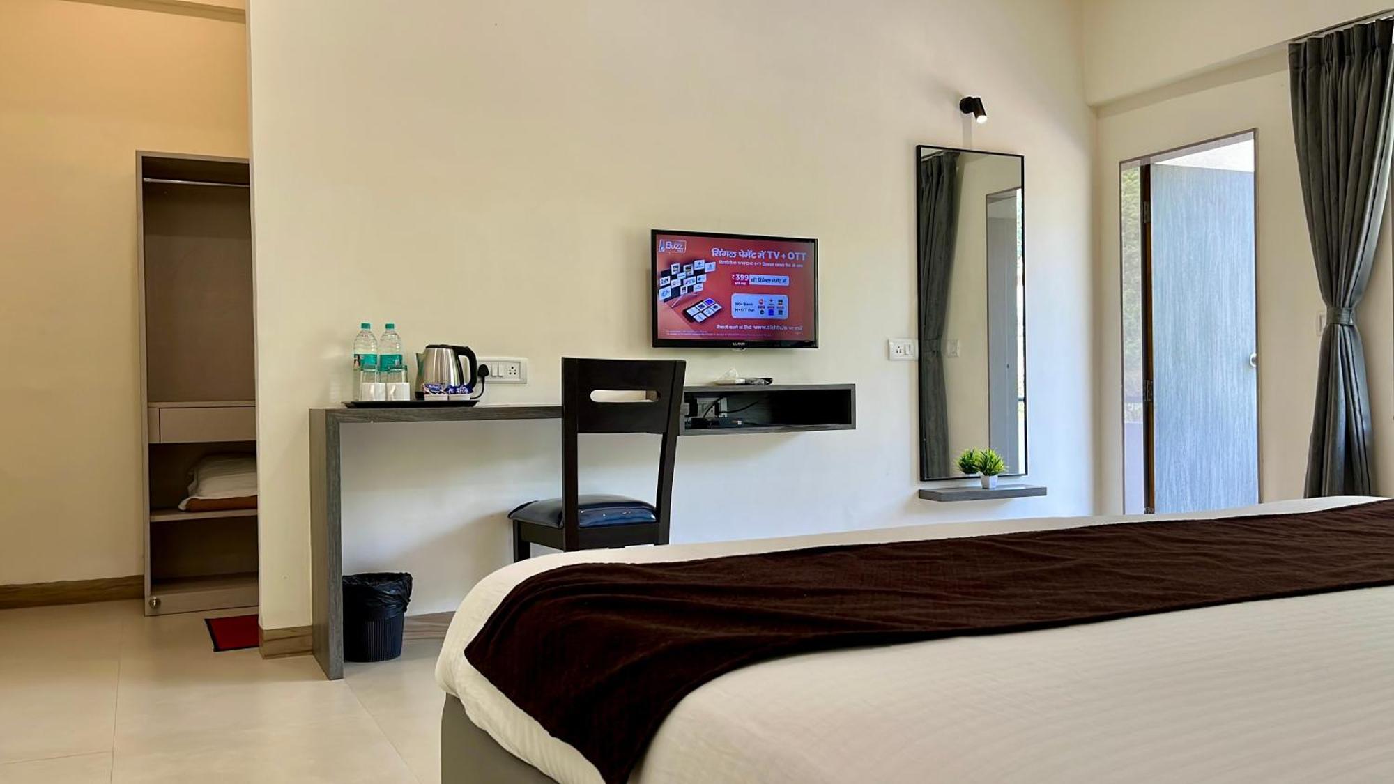 Girivihar Club - Pure Veg Resort