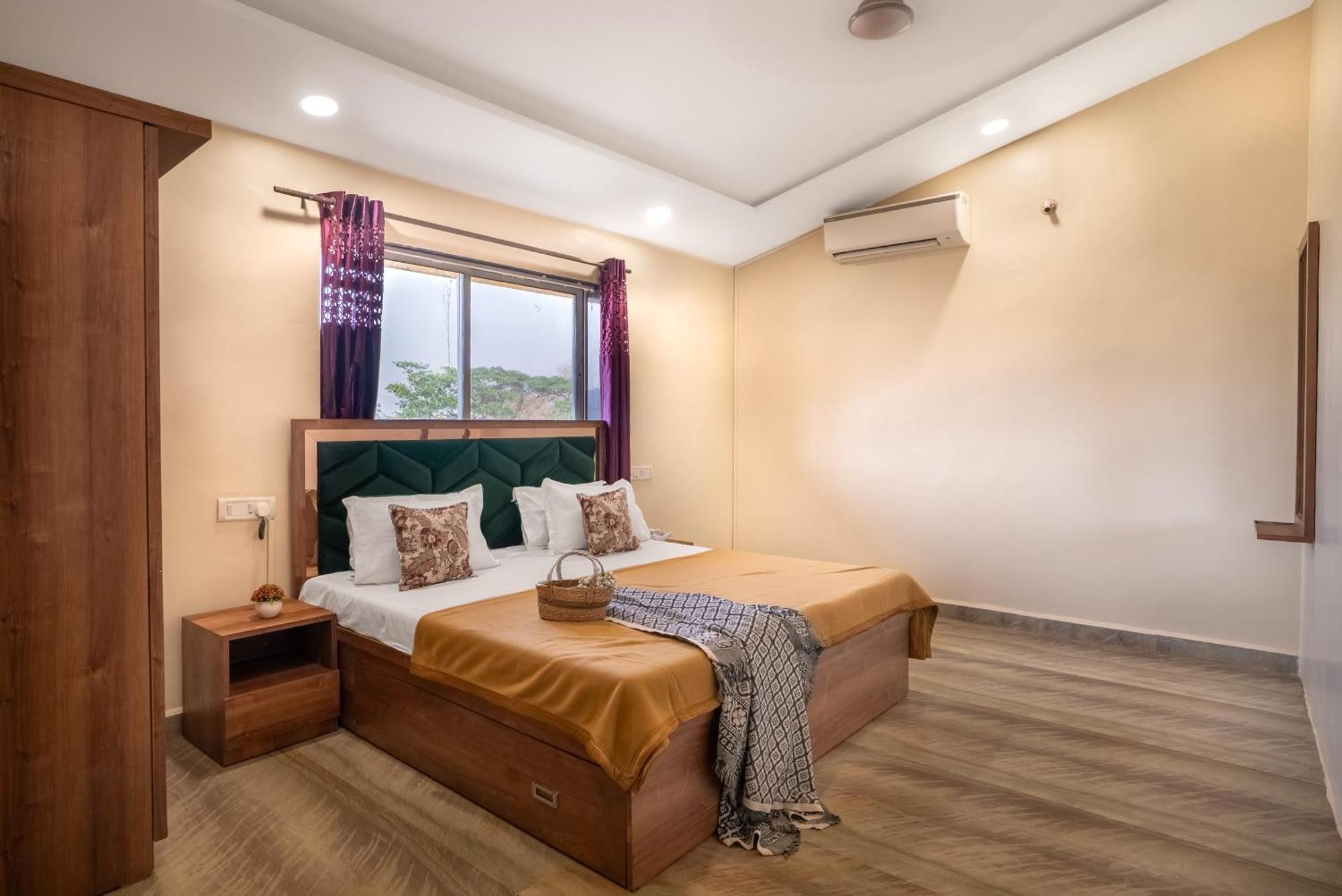 Villa Newly Renovated-farm -6bhk With Pool & Turf Lonavala