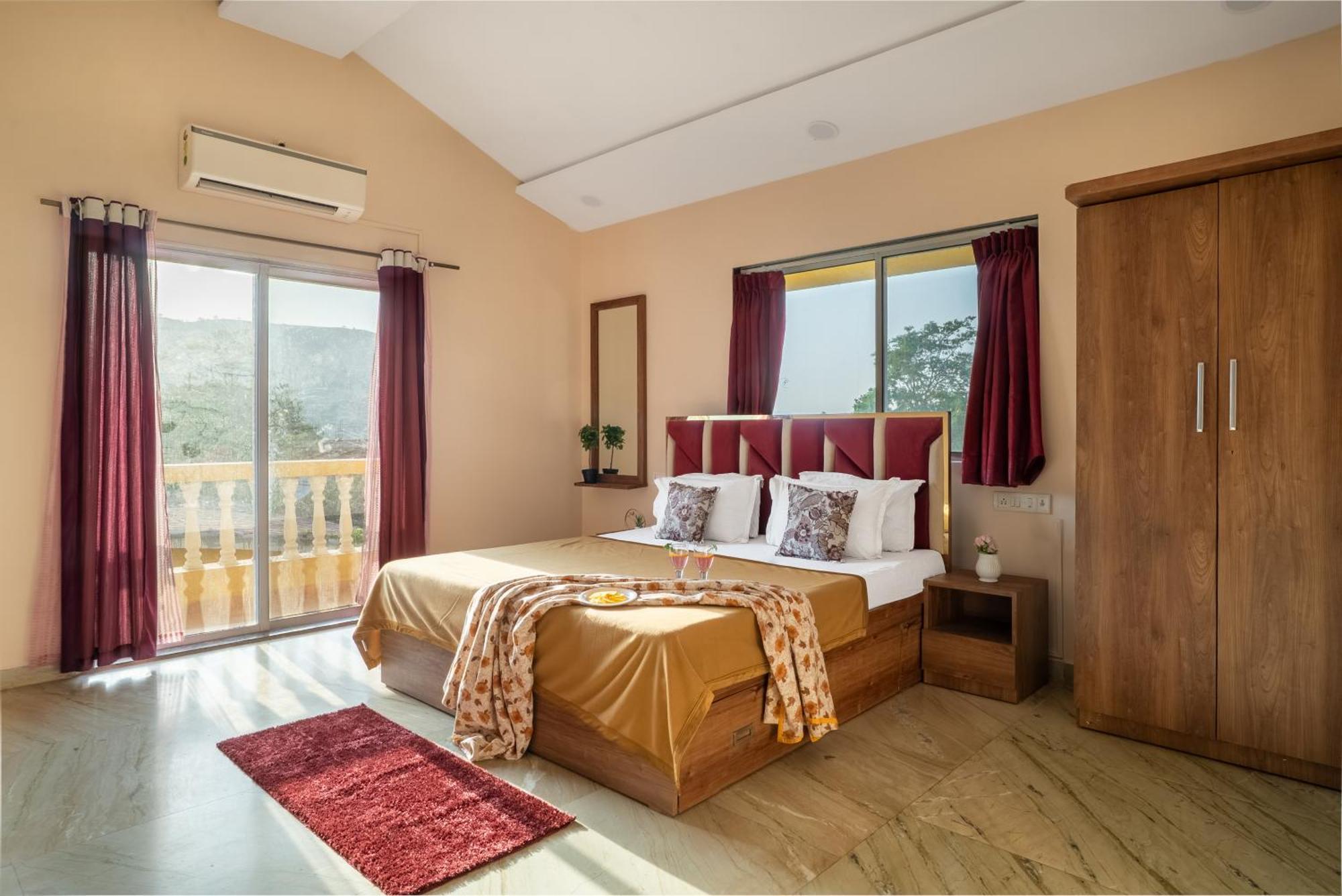 Newly Renovated-farm -6bhk With Pool & Turf *