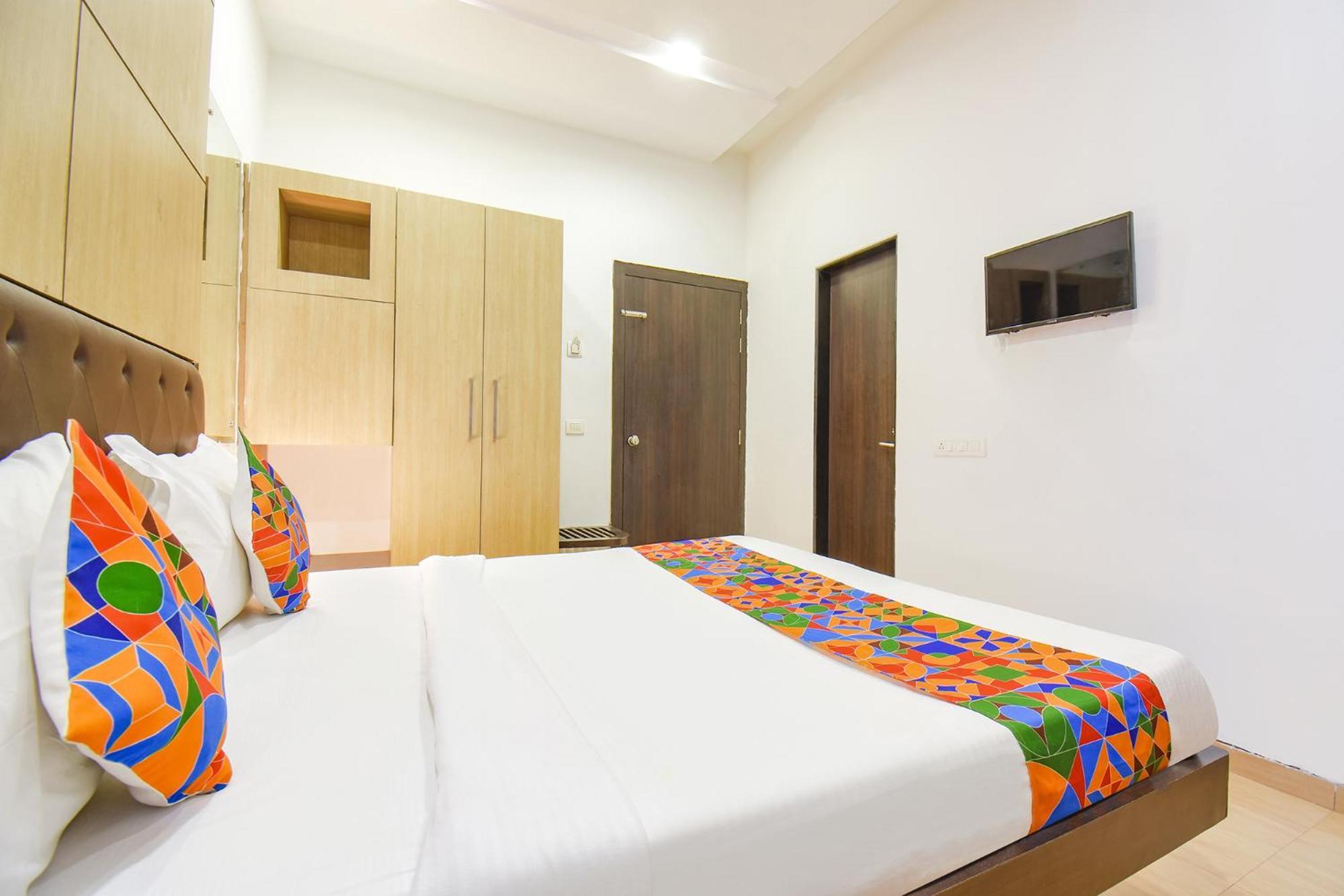 Hotel Fabhotel Shree Sai Residency 3*