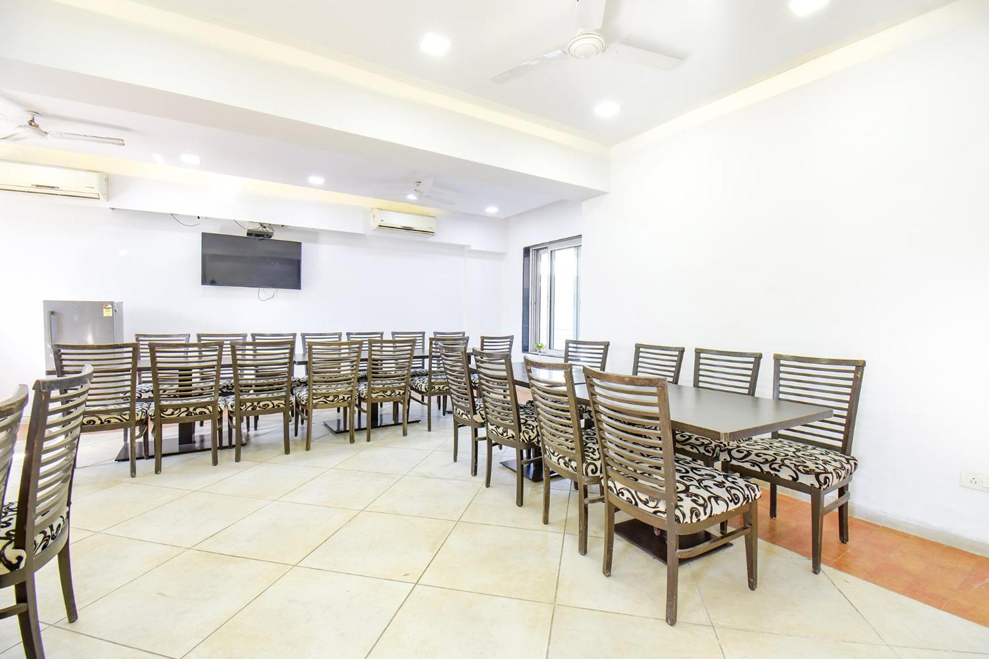 Fabhotel Shree Sai Residency 3*