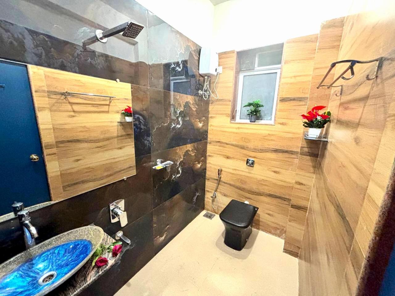 Amy Luxury 5bhk With Private Swimming Pool Villa