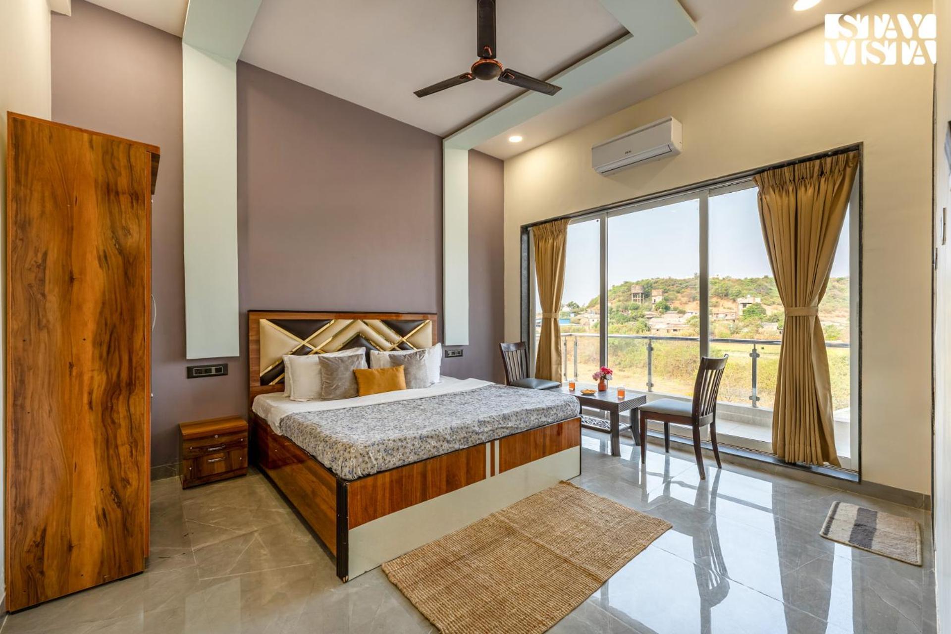 Stayvista At Rising House With Pool, Wi-fi, Bbq Lonavala