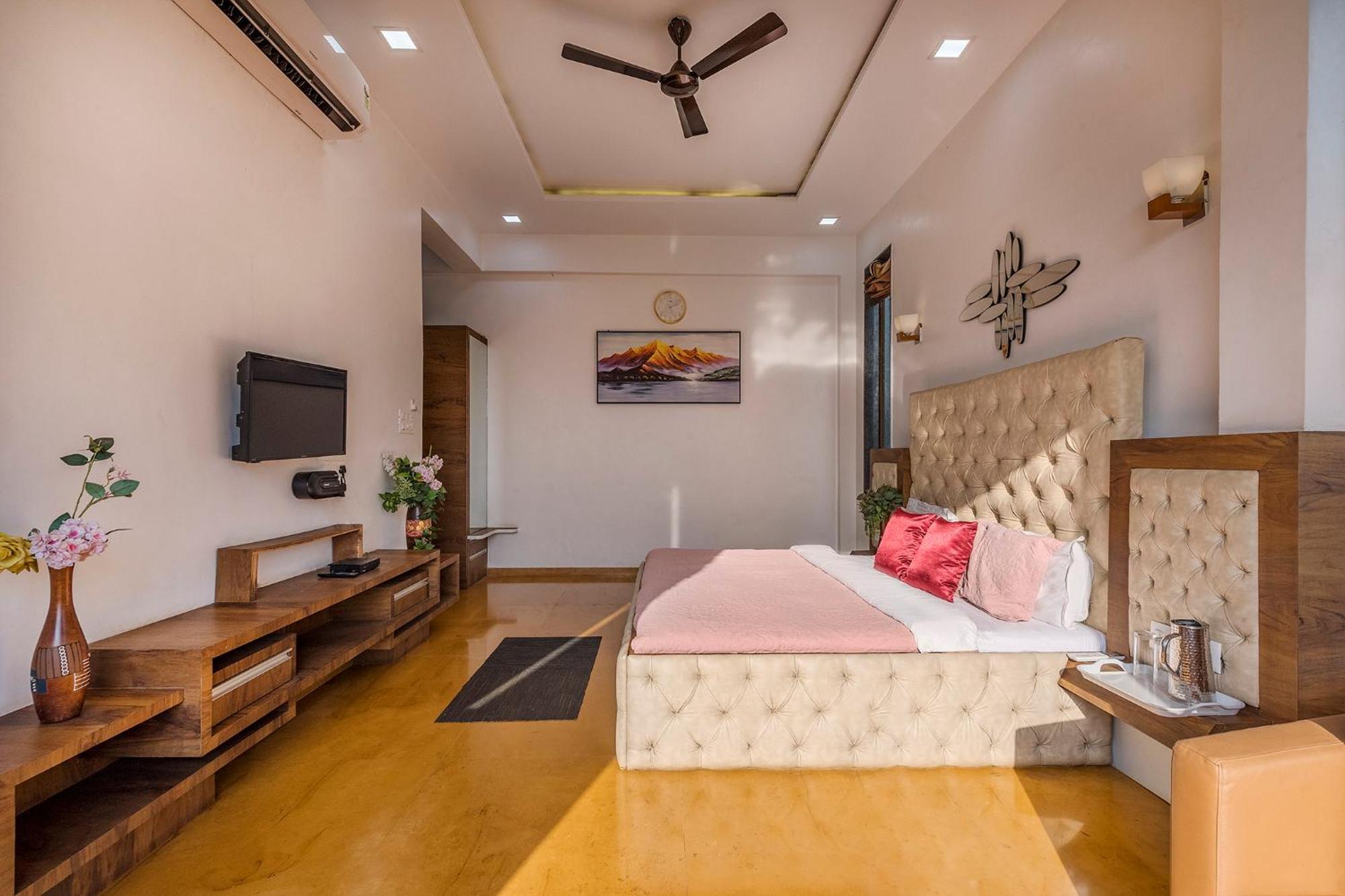 Cosmicstays The Luxe Oasis Private Pool & Bar In Villa Lonavala