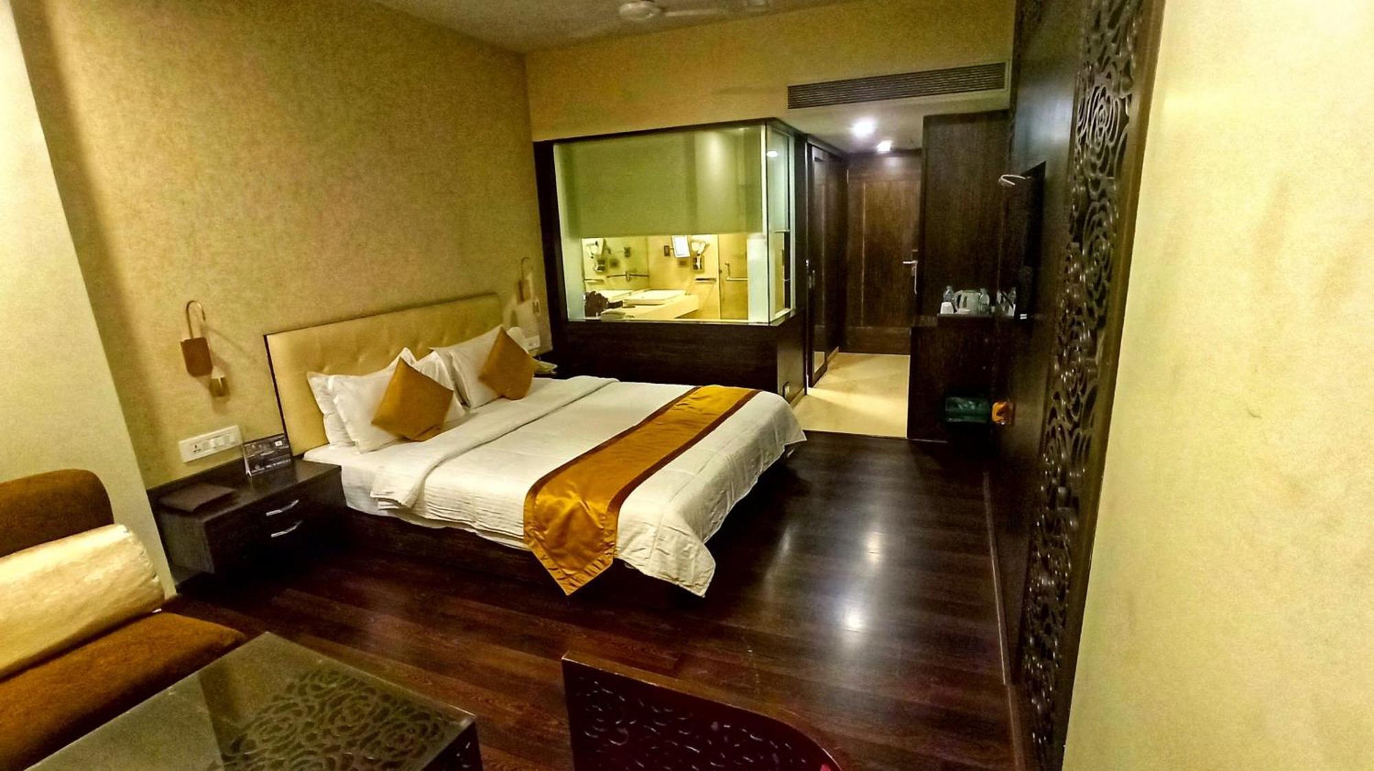 Kailash Parbat Hotel 3*