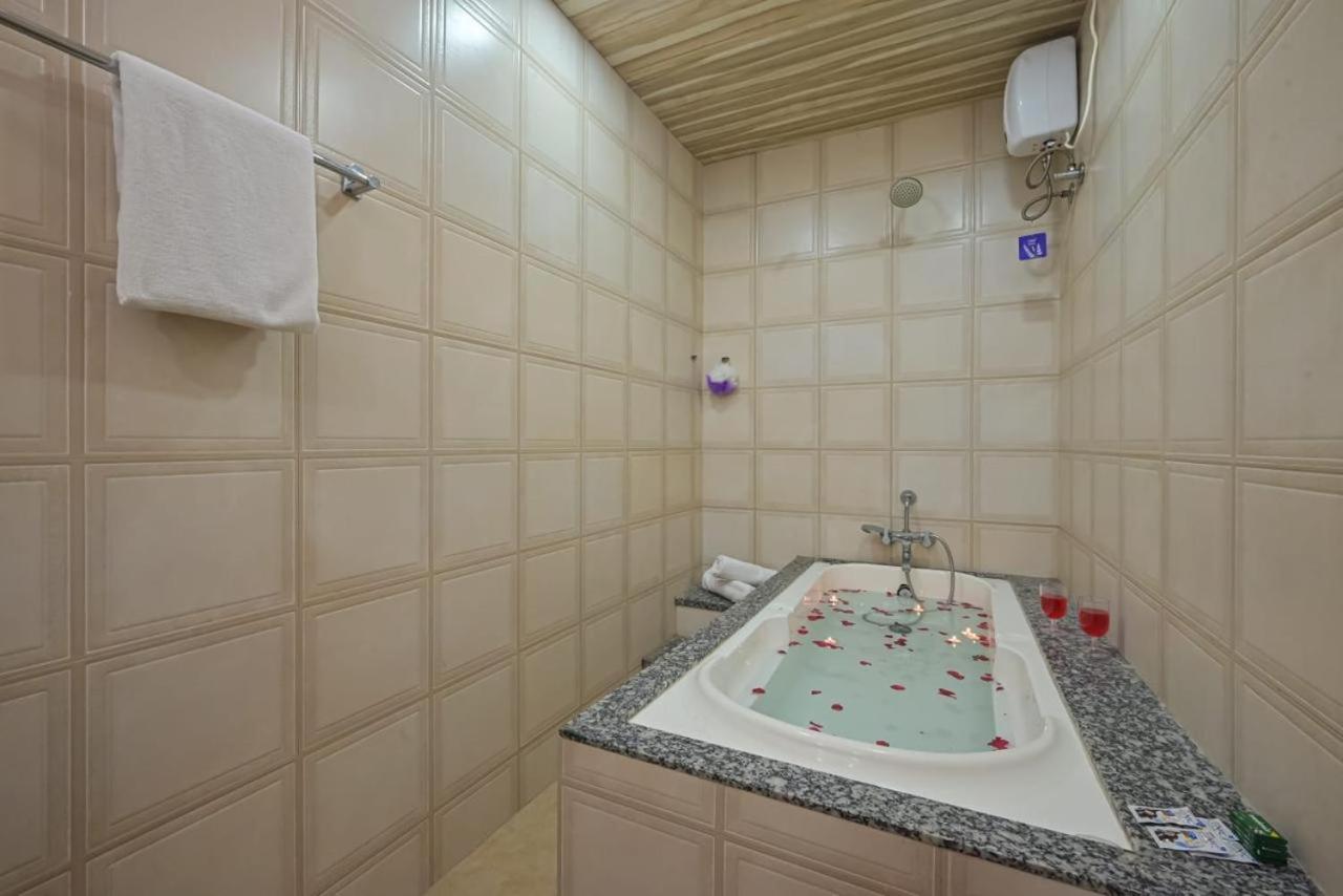 Shreyas Mansion - Big 4 Bhk Ll Swimmimg Pool Ll Mountain View Ll Big Garden *