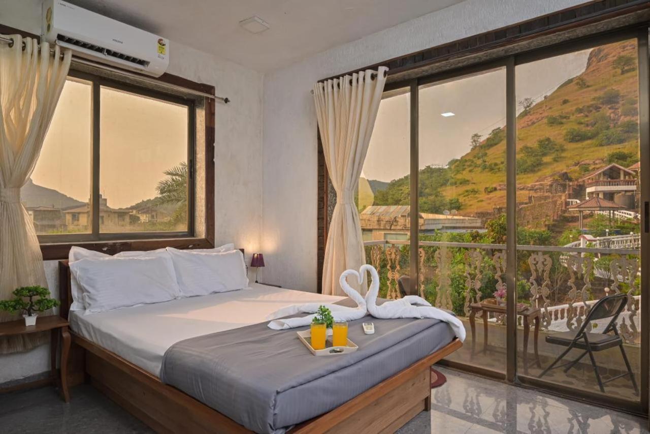 Shreyas Mansion - Big 4 Bhk Ll Swimmimg Pool Ll Mountain View Ll Big Garden *