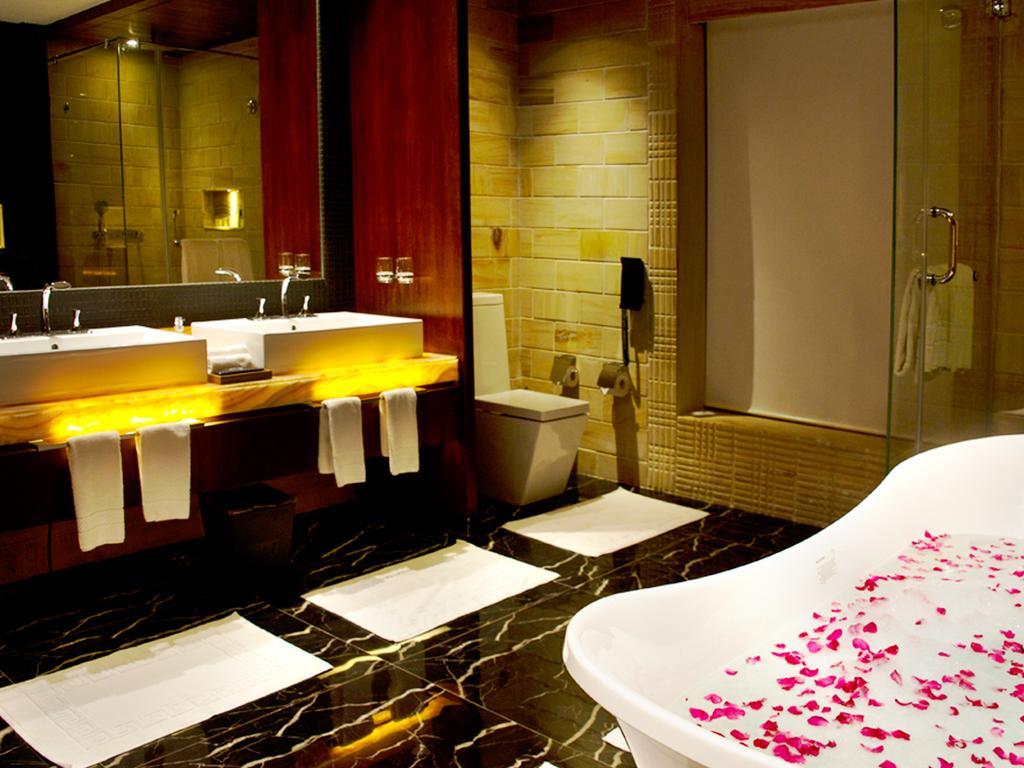 Della 5* Lonavala