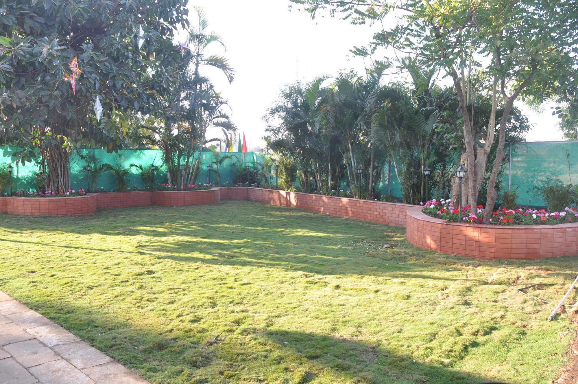 Hotel Valvan Village