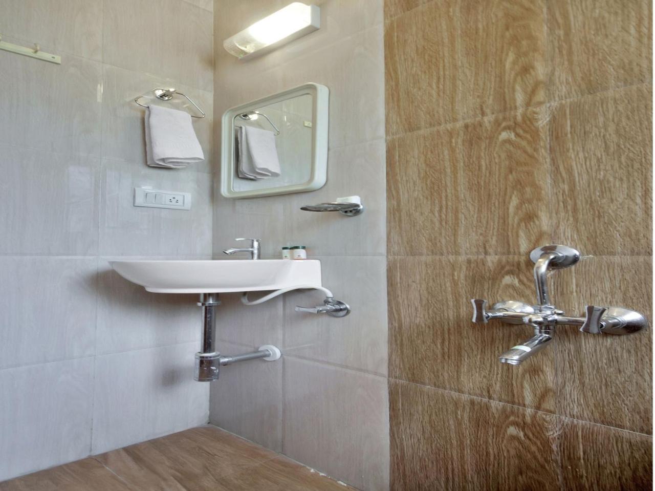 Hotel Oyo 11423 Royal Darbar