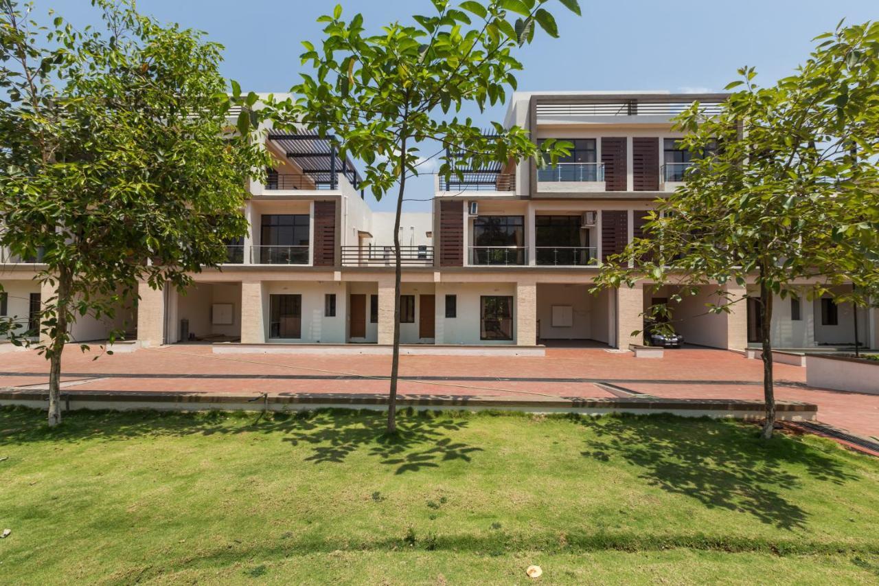 Stayvista's Greenwoods Villa: City-center Retreat With Pool & Games * Lonavala