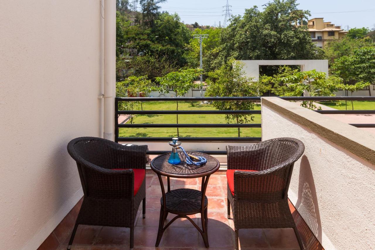 Stayvista's Greenwoods Villa: City-center Retreat With Pool & Games * Lonavala
