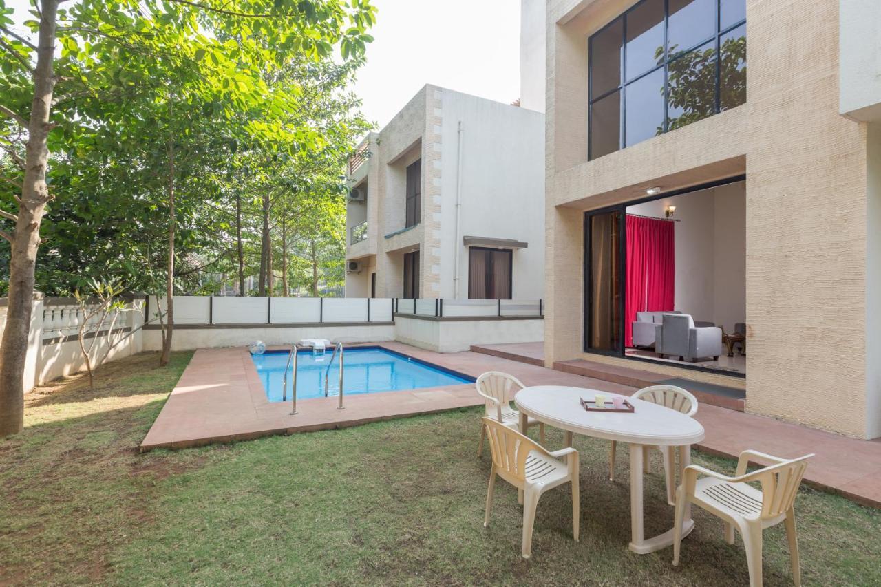 Villa Stayvista's Greenwoods Villa: City-center Retreat With Pool & Games
