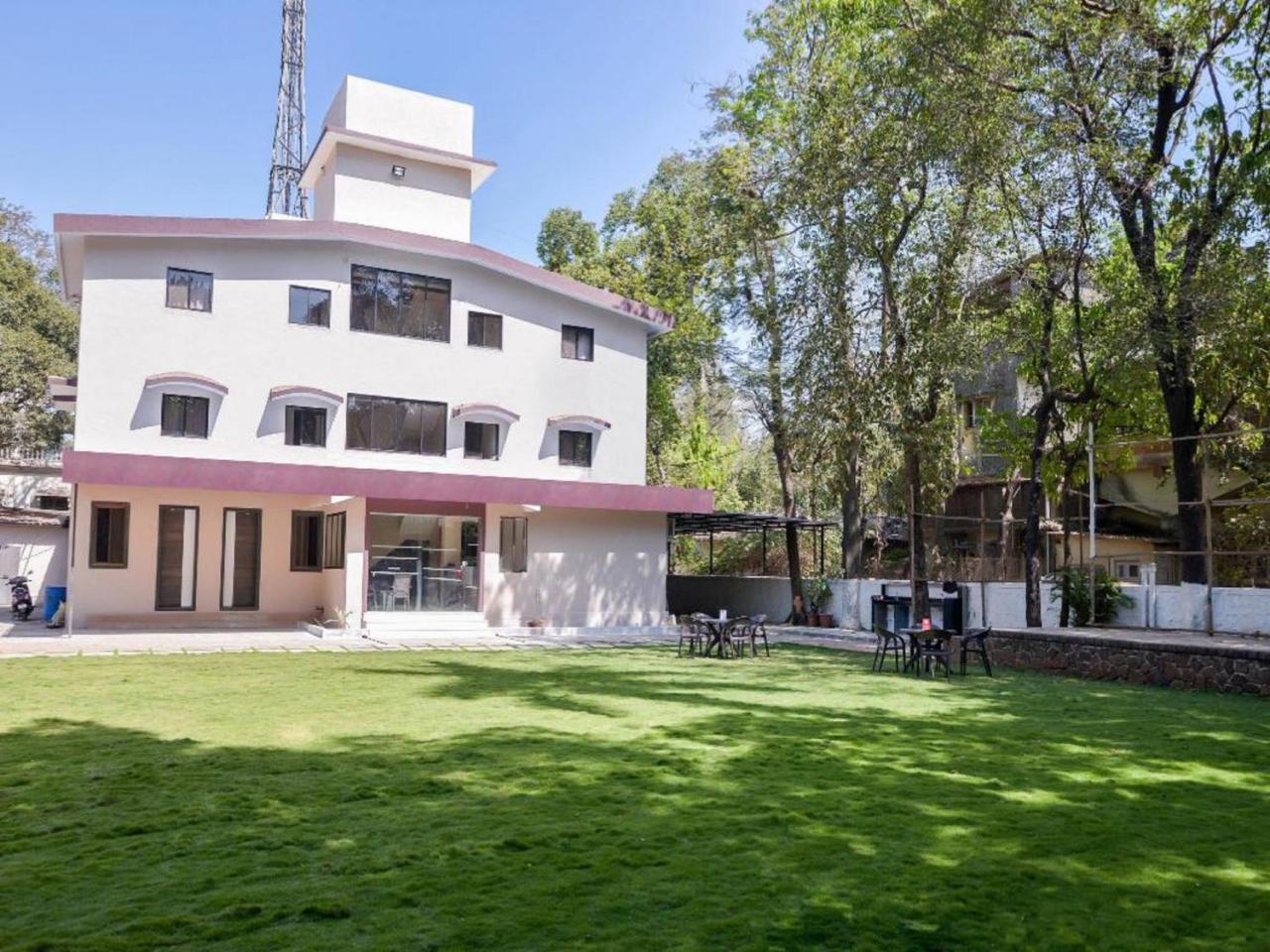 Hotel Mangal Residency !! 600 Mts From Railway Station !! Couple Friendly !! Lonavala