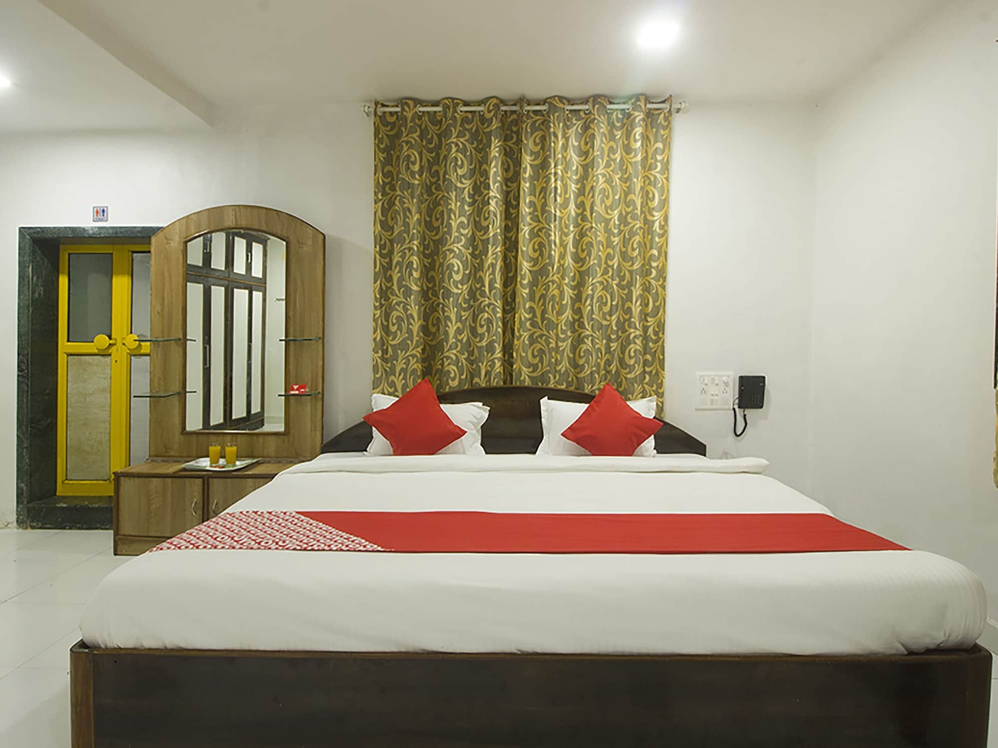 Oyo 15225 Rainbow House Hotel